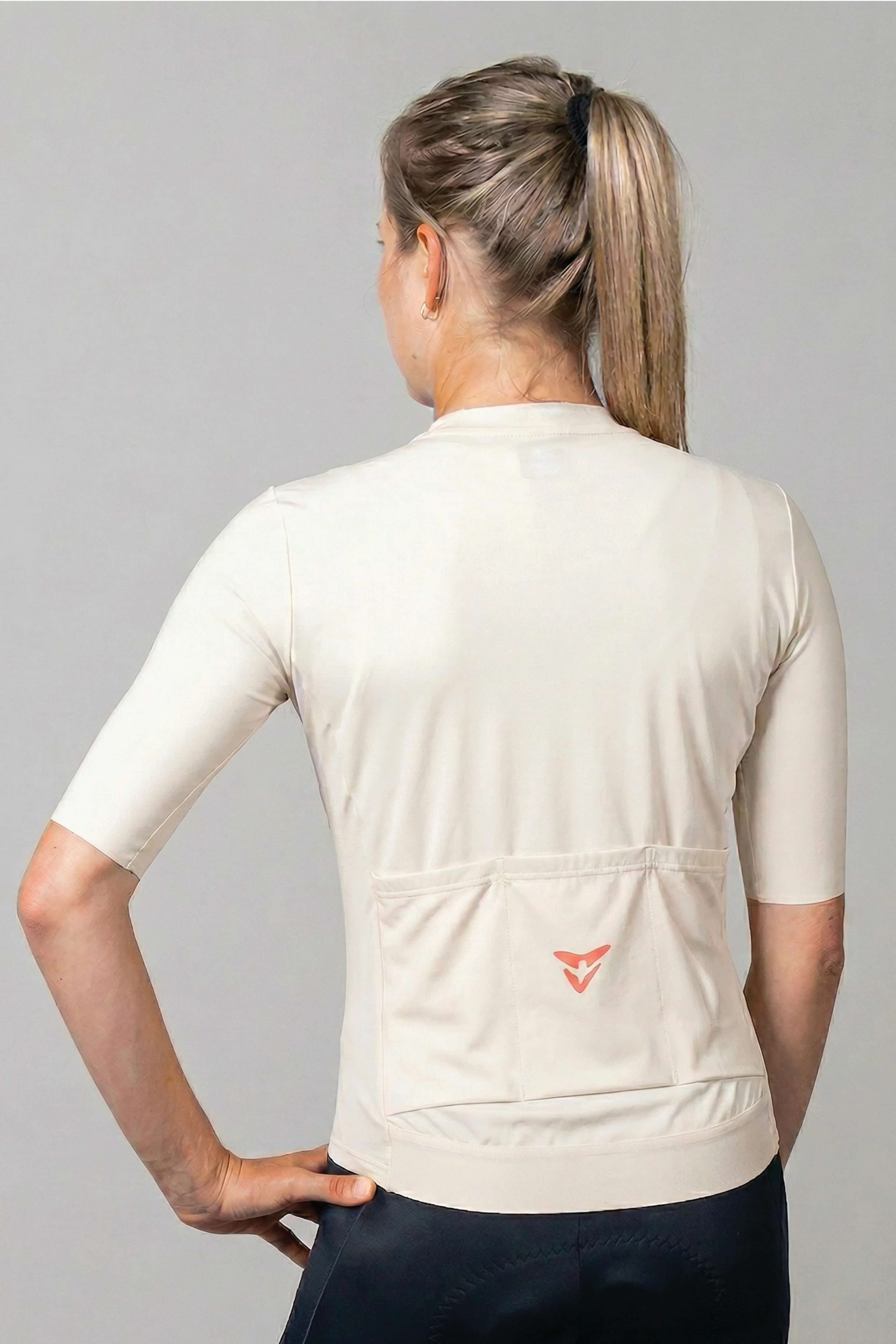 women-s-bronze-comp-jersey-pearl-back.webp