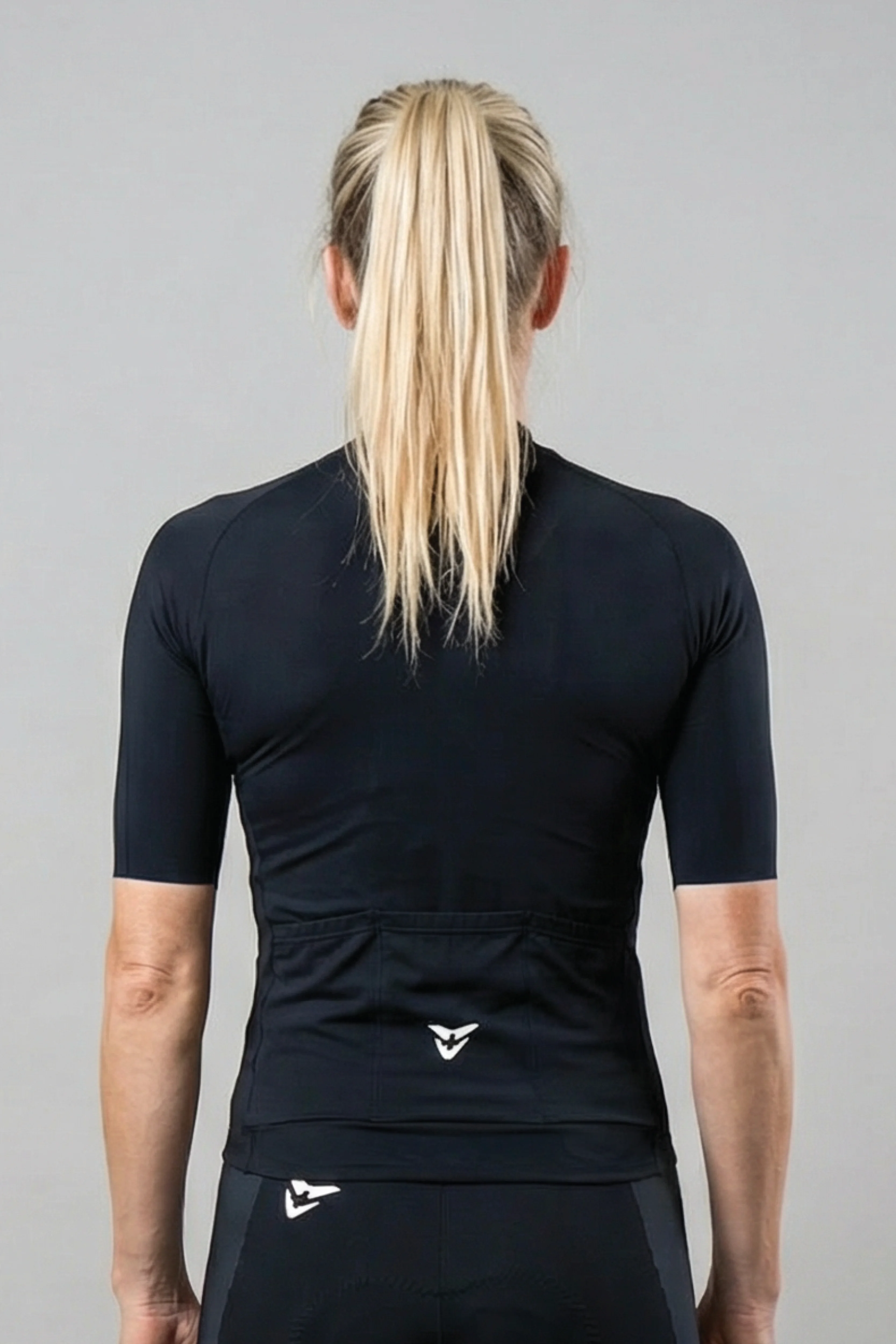 women-s-silver-pro-jersey-black-back.webp